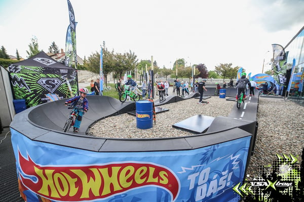 A PARKITECT modular pumptrack displays the Hot Wheels brand, a leader in the toy sector that also uses modular systems
