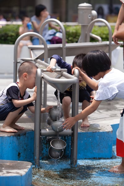 Water play at COHL Foshan Uni-mall, playground for all ages in Guangdong province, China. The space was designed by Aspect Studios.