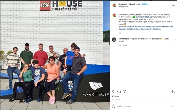 Volunteers from the Skatepark Billund Project in front of the Lego House and PARKITECTs modular pumptrack